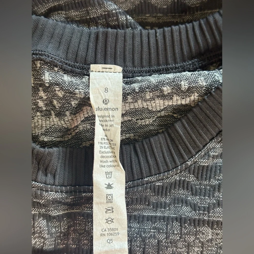 Sz 8 Lululemon Rest Less Pullover black grey print combo crew neck layer stretch - Picture 9 of 10